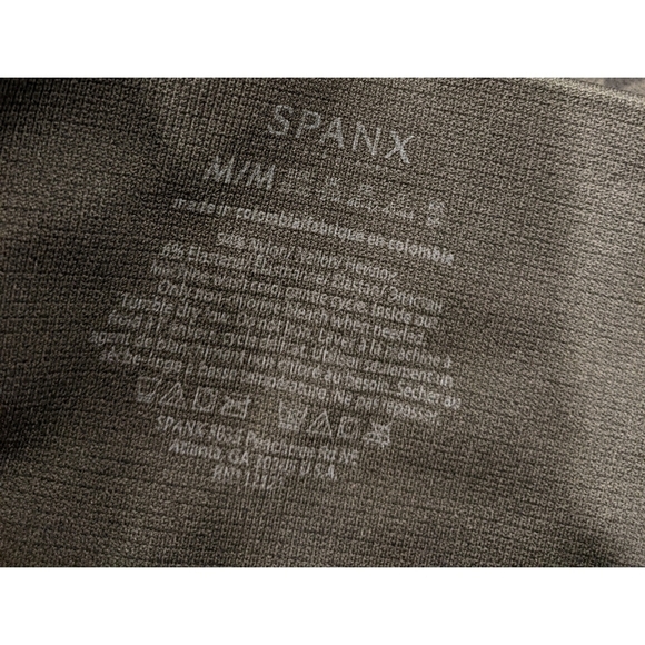 Spanx Look At Me Now Seamless Leggings in Green Camo Medium - Picture 5 of 6